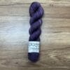 Dottir Dyeworks (72/25) - 100 gr dokkur - Dottir7525 purpelicious